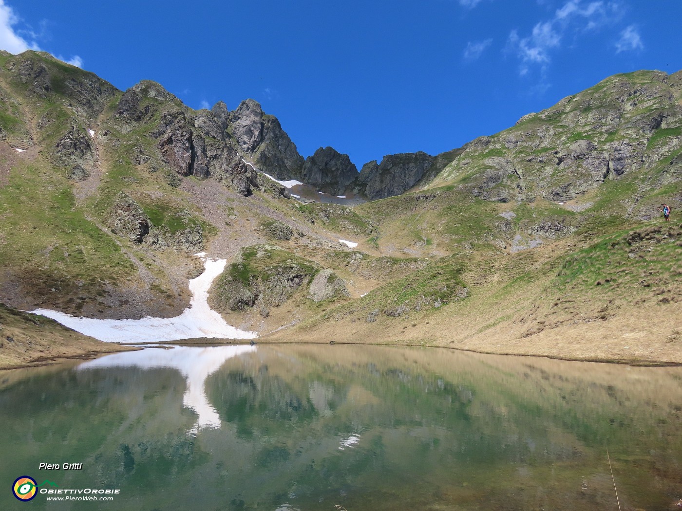 53 La neve e il Valletto si specchiano nel lago inferiore.JPG